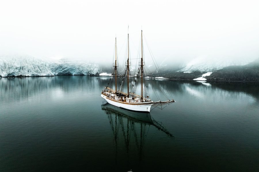 SVALBARD: SAILING LIKE A POLAR HERO